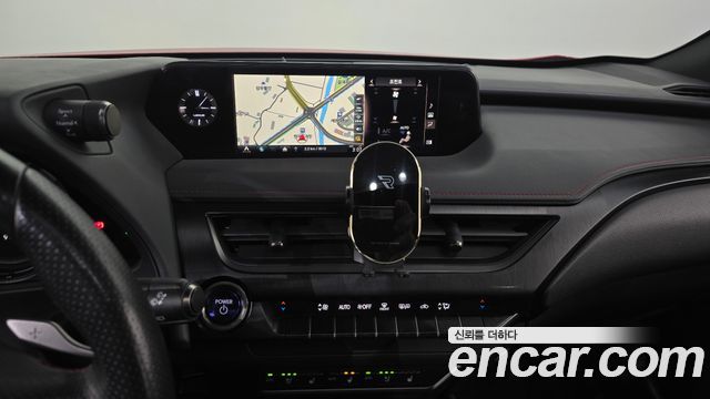Лексус UX250h 2020 — миниатюра 14