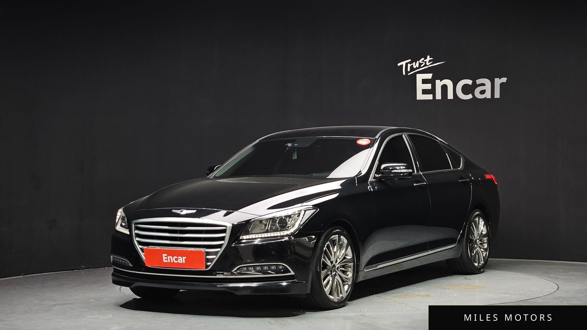 Hyundai Genesis 2015 — фото 1 из 12