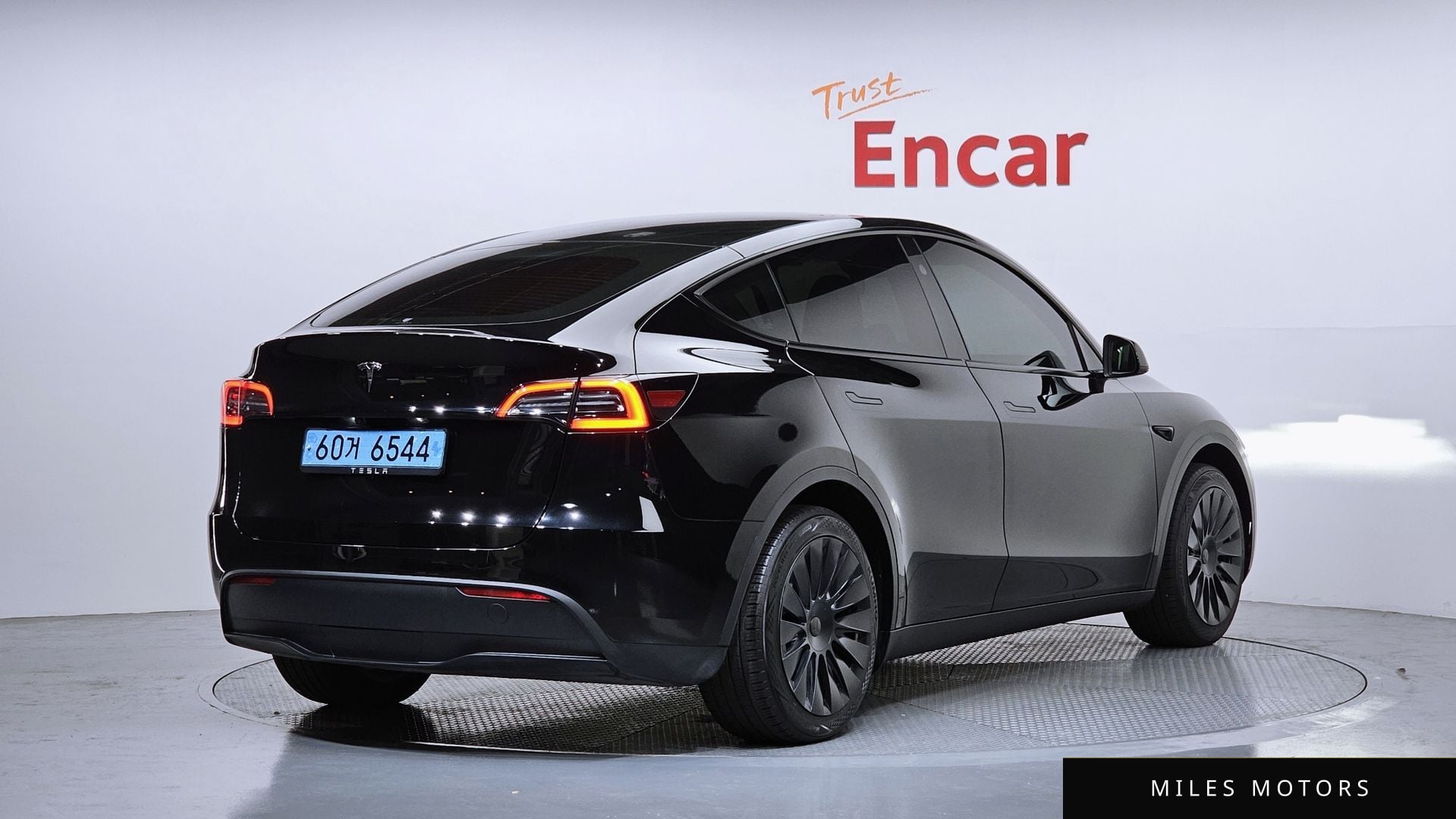 Tesla Model Y 2024 — миниатюра 2