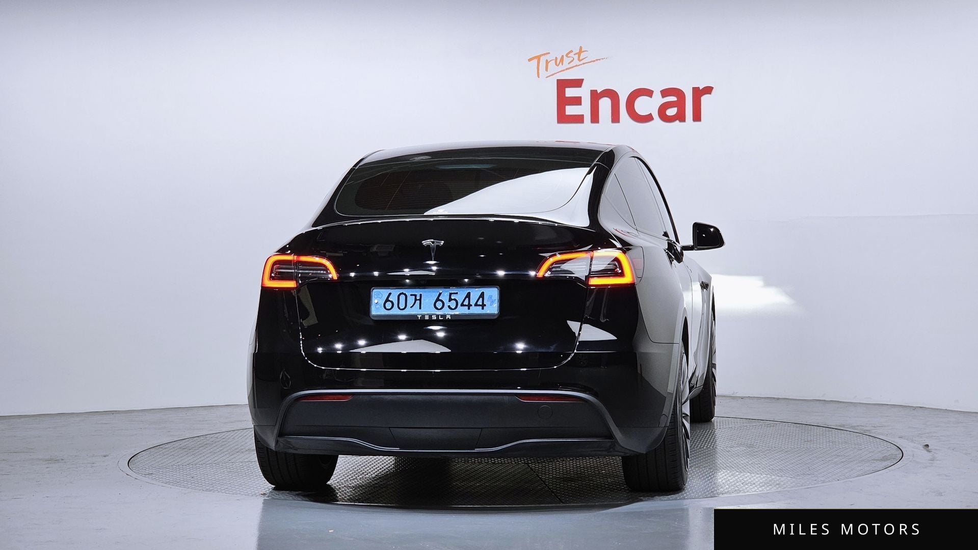 Tesla Model Y 2024 — миниатюра 4