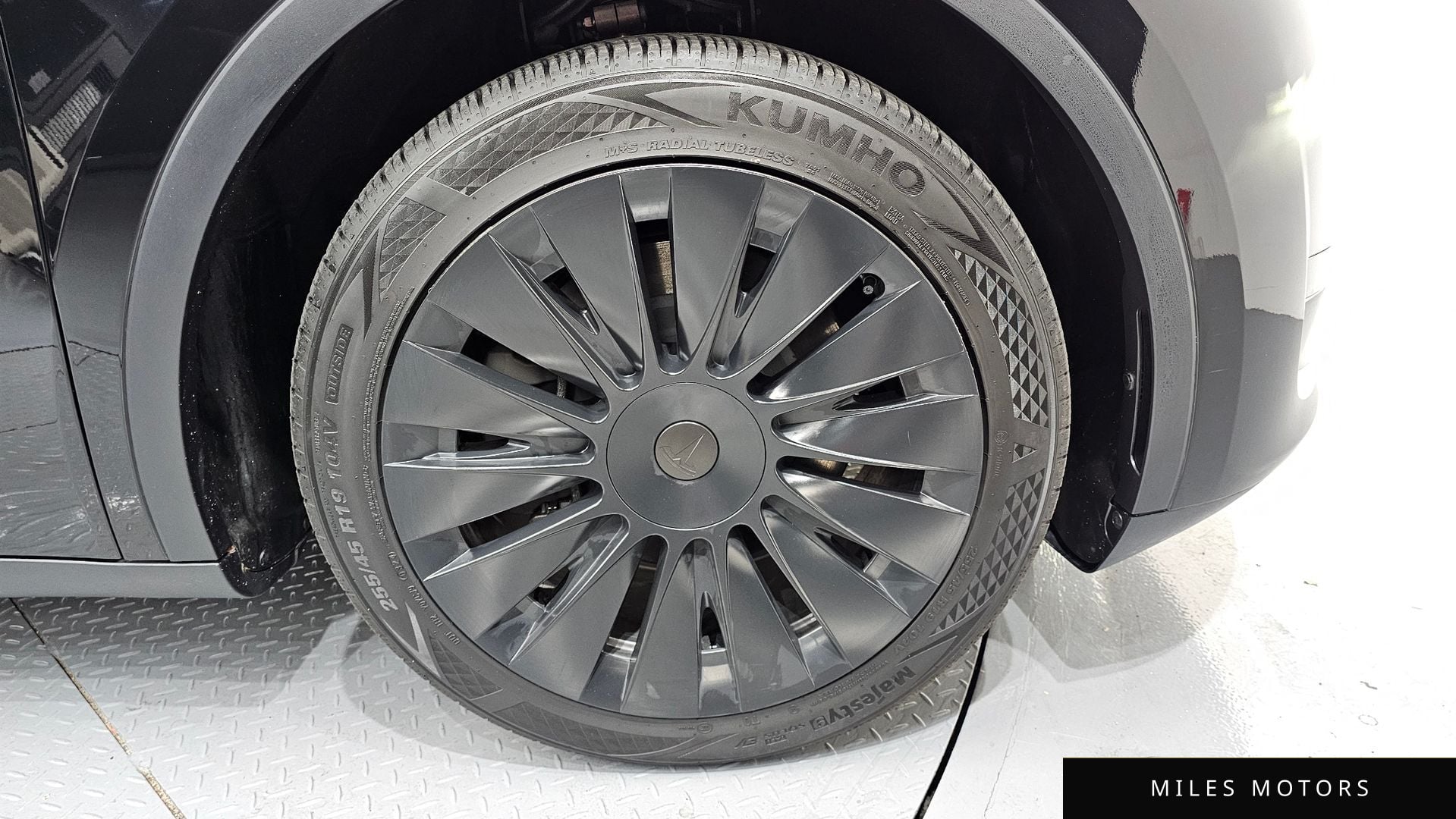 Tesla Model Y 2024 — миниатюра 5