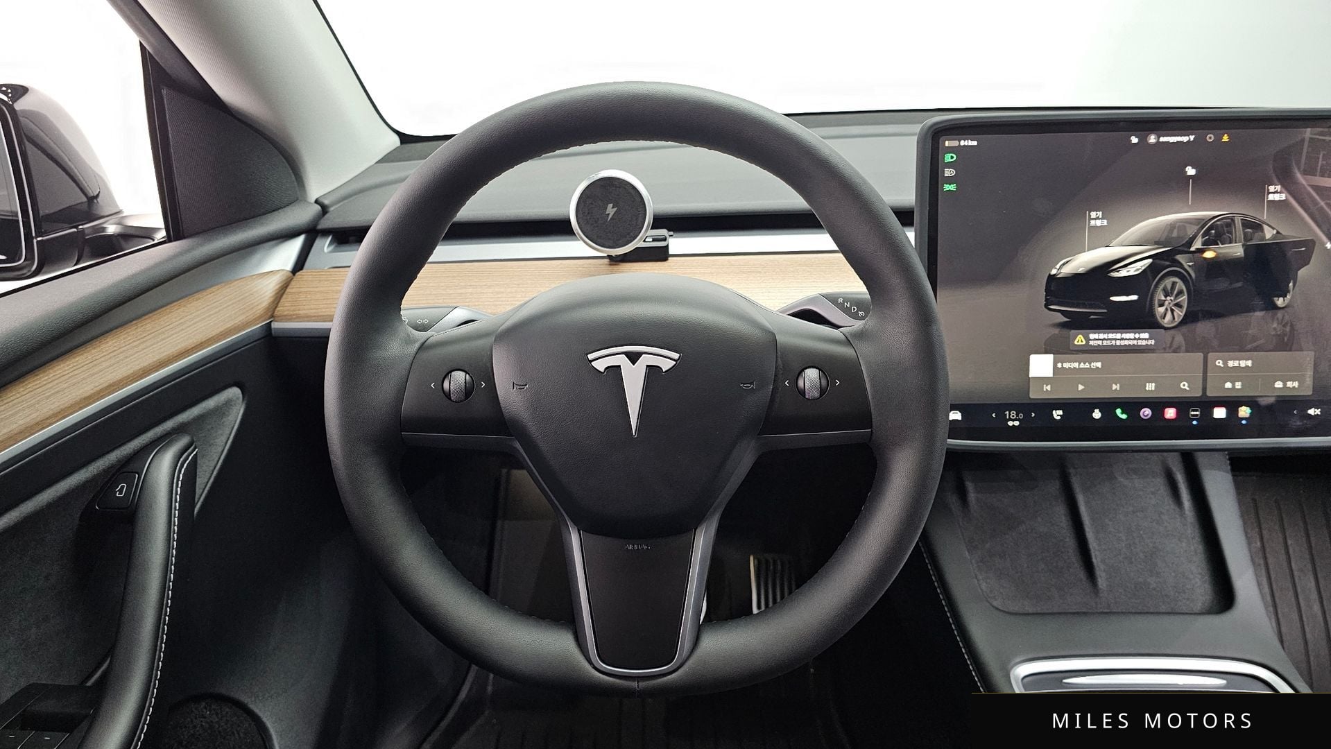 Tesla Model Y 2024 — миниатюра 10