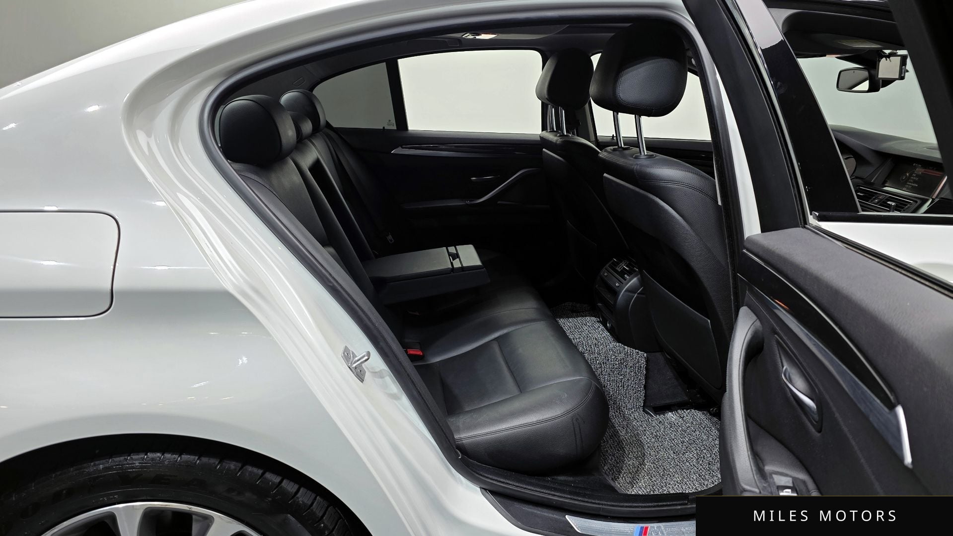 BMW 5 Series (F10) 2016 — миниатюра 12