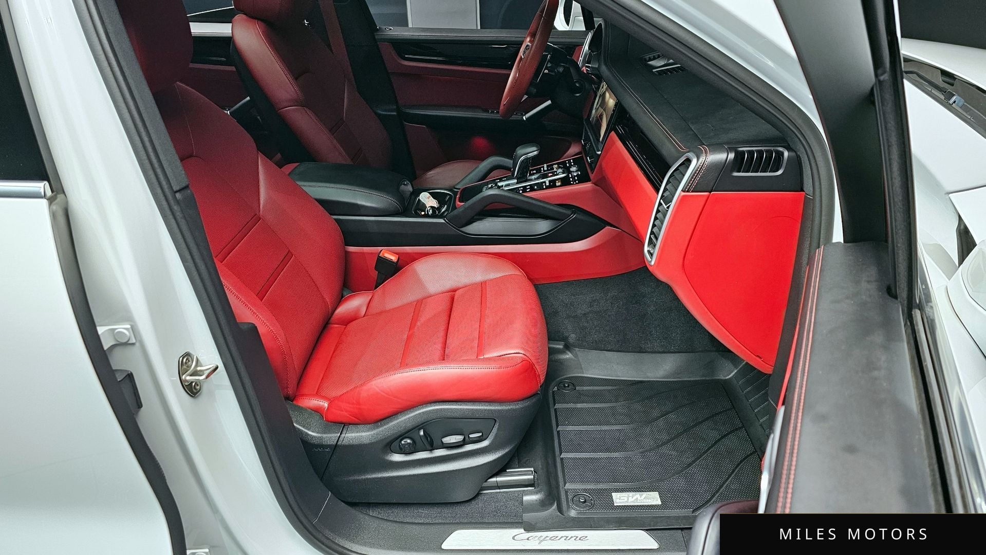 Porsche Cayenne 2023 — миниатюра 10