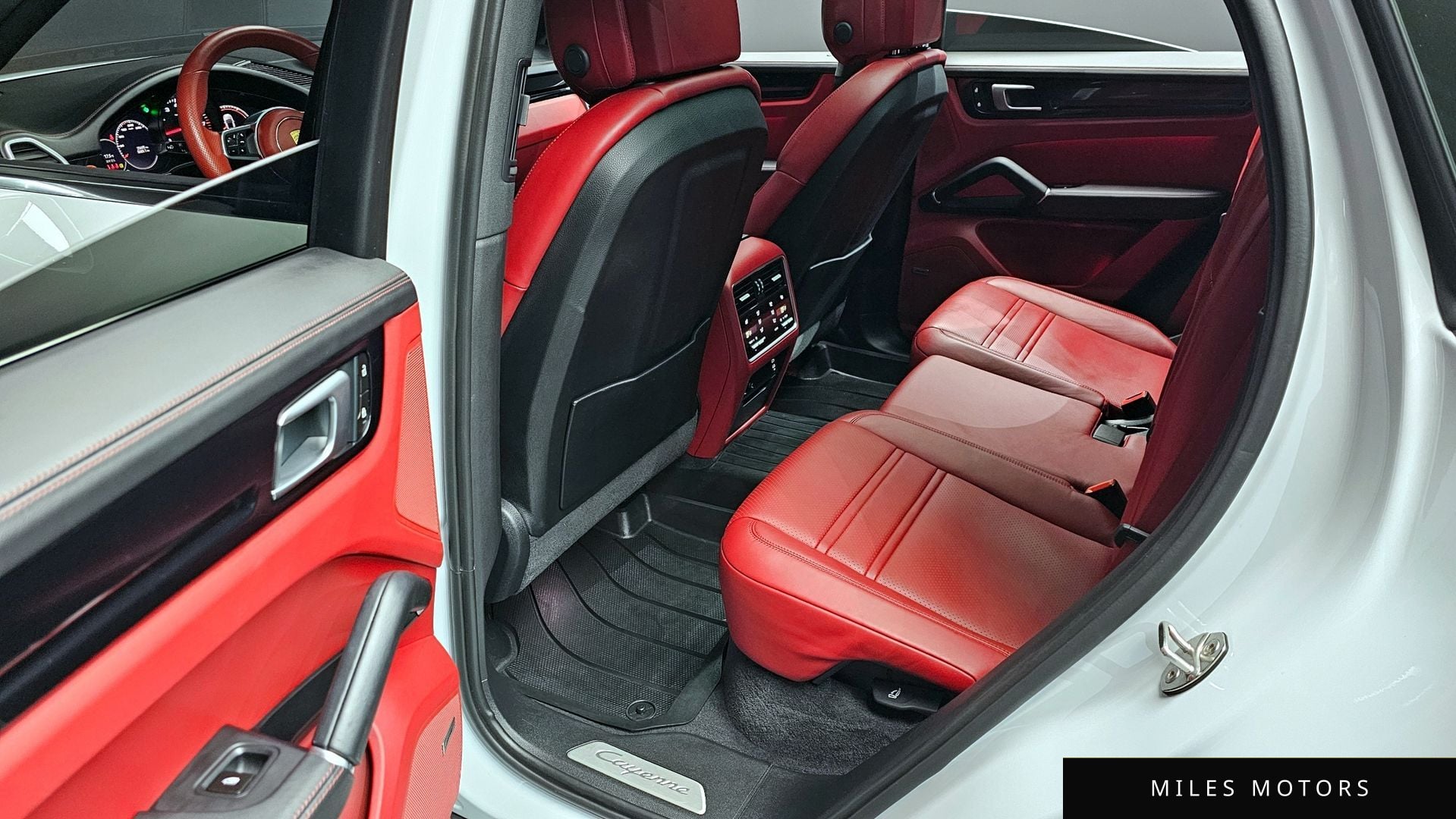 Porsche Cayenne 2023 — миниатюра 12