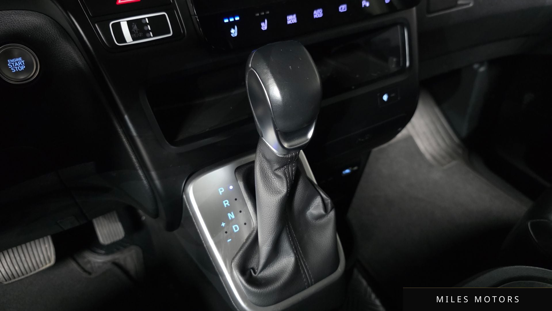 Hyundai Staria 2022 — миниатюра 9