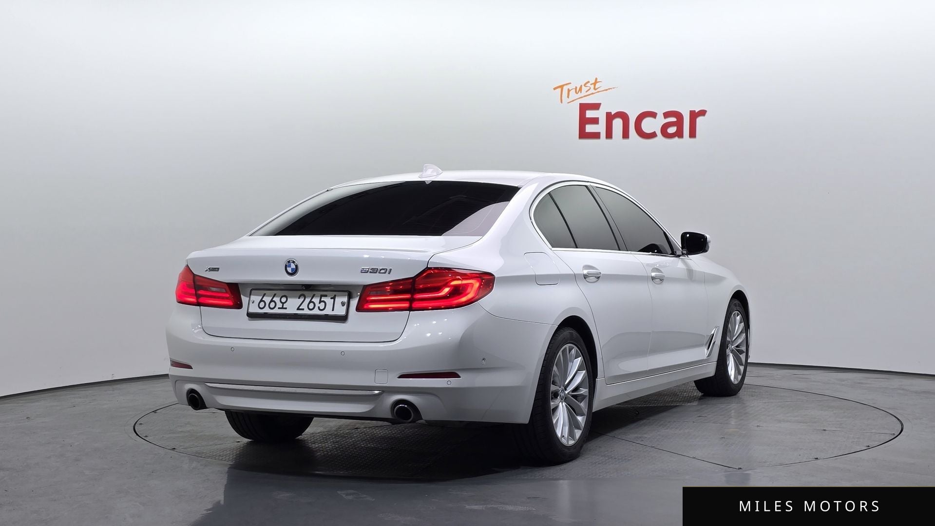 BMW 5 Series (G30) 2018 — миниатюра 2