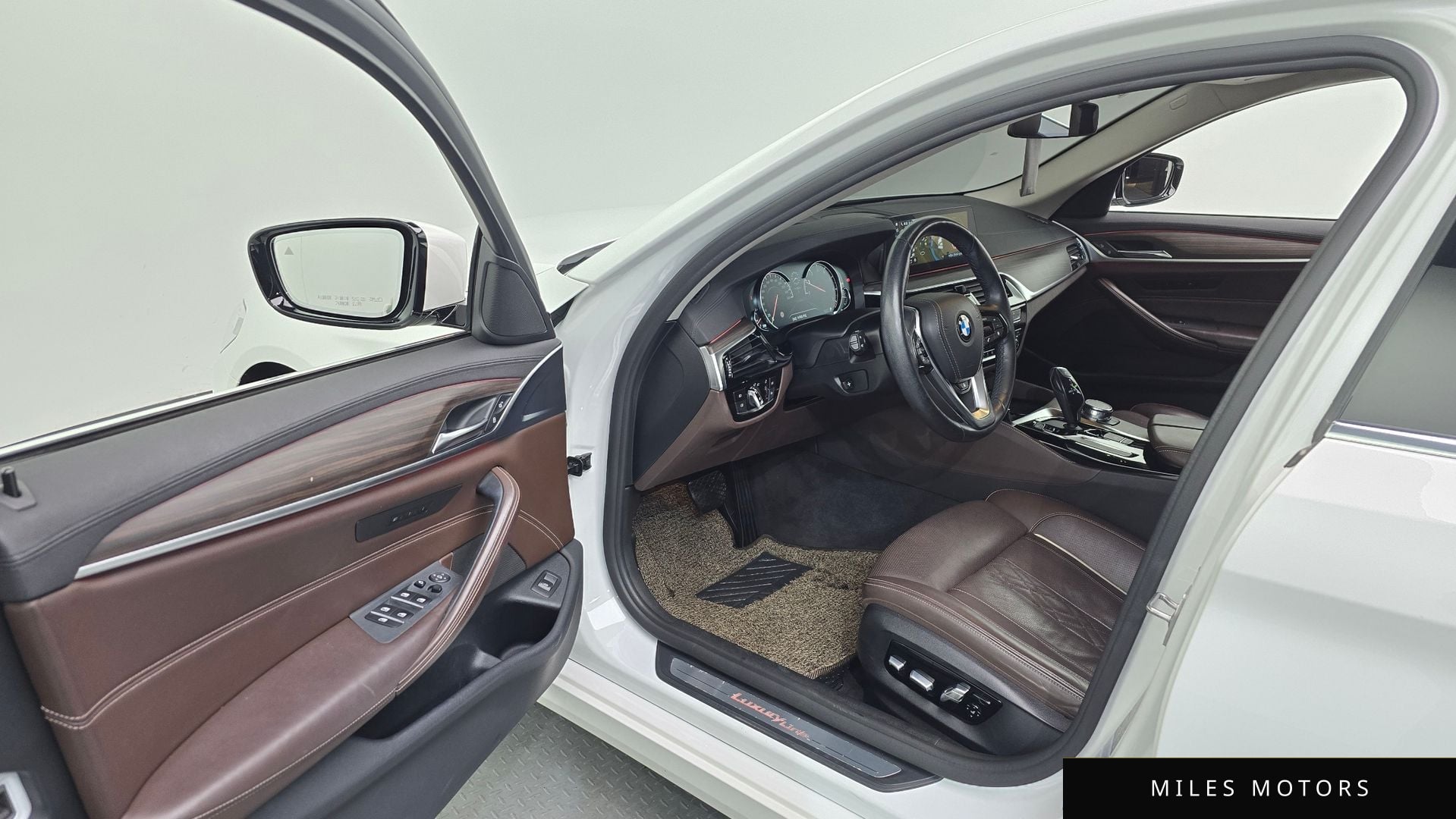 BMW 5 Series (G30) 2018 — миниатюра 10