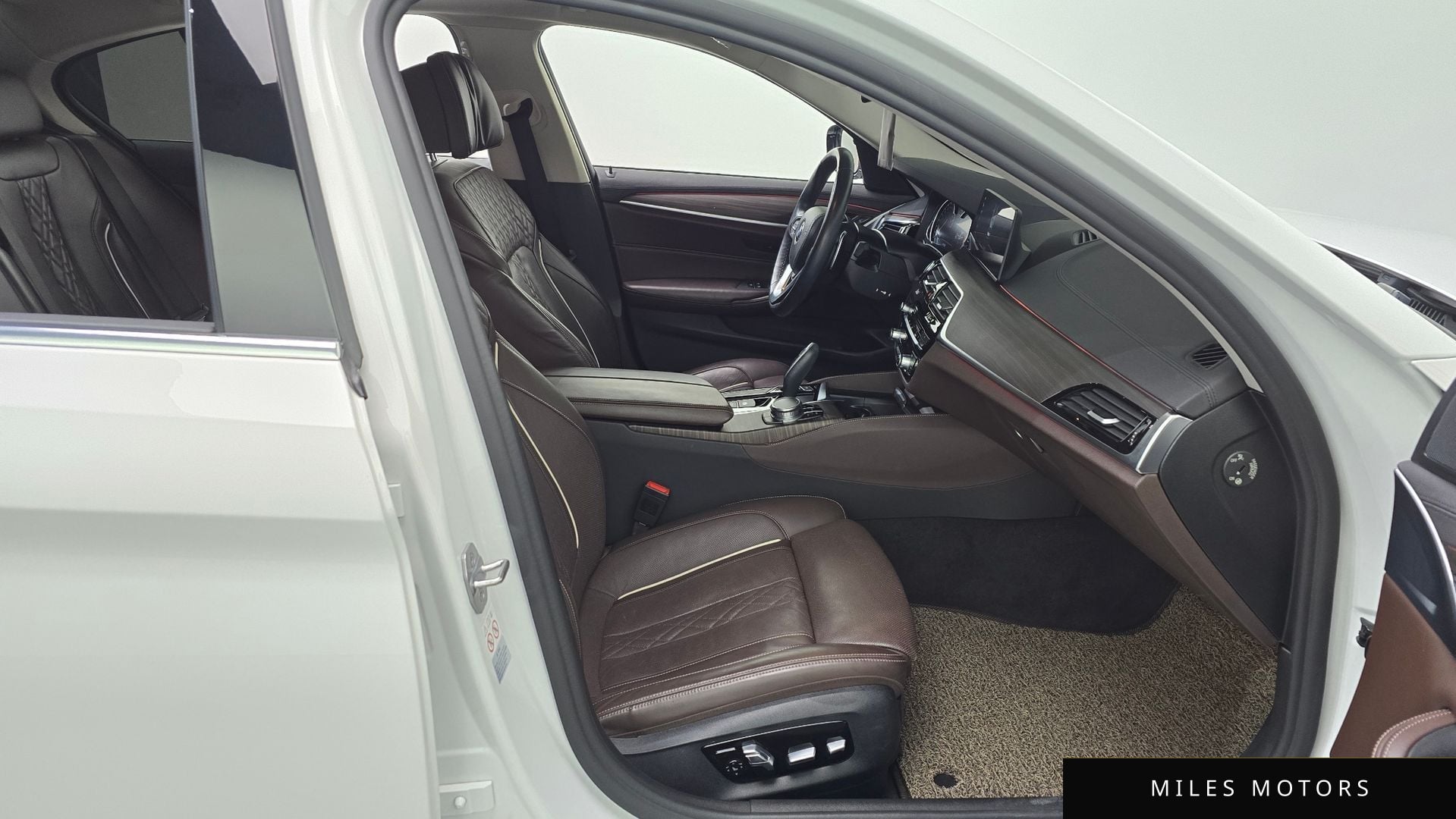 BMW 5 Series (G30) 2018 — миниатюра 11