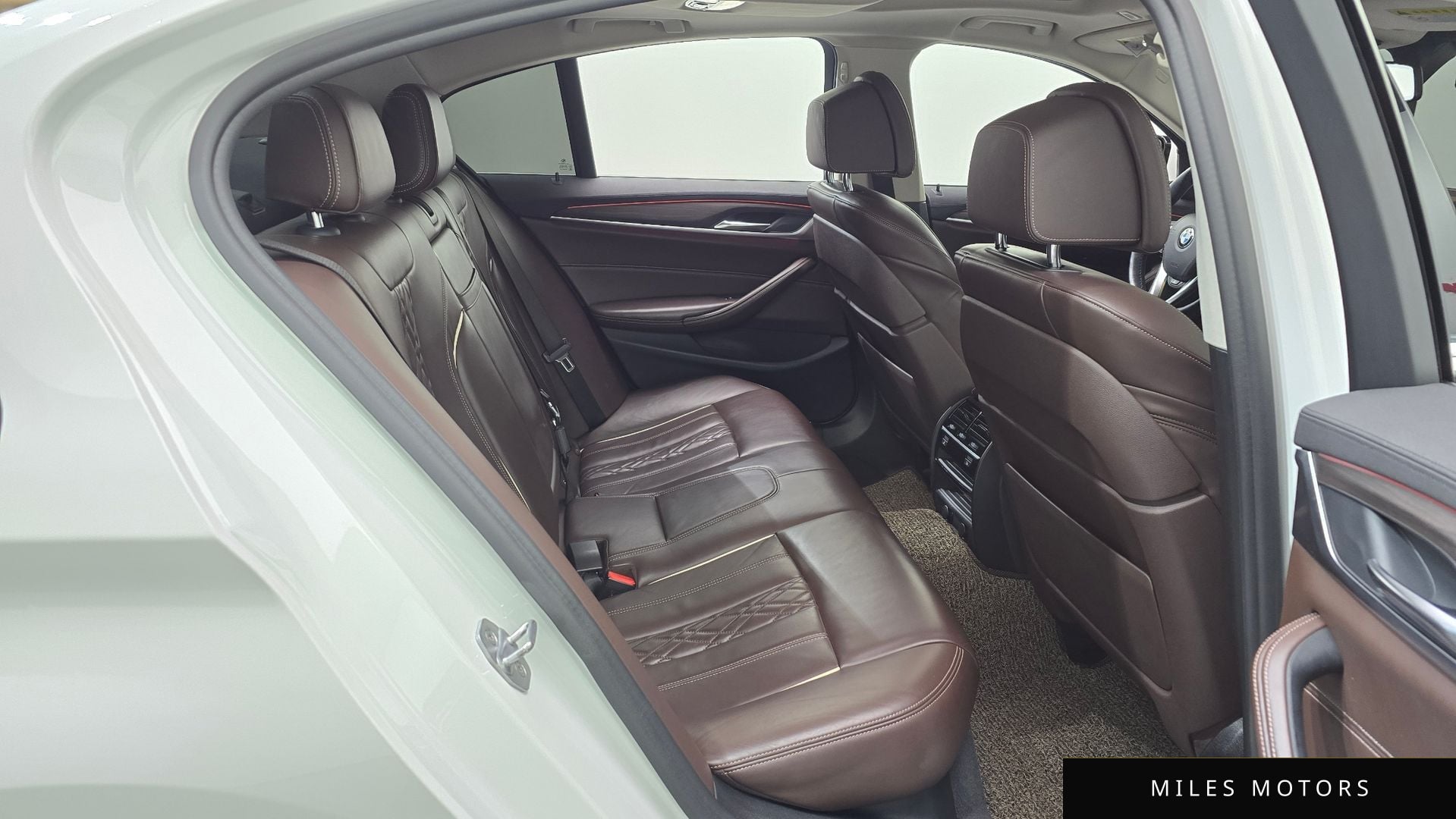 BMW 5 Series (G30) 2018 — миниатюра 12