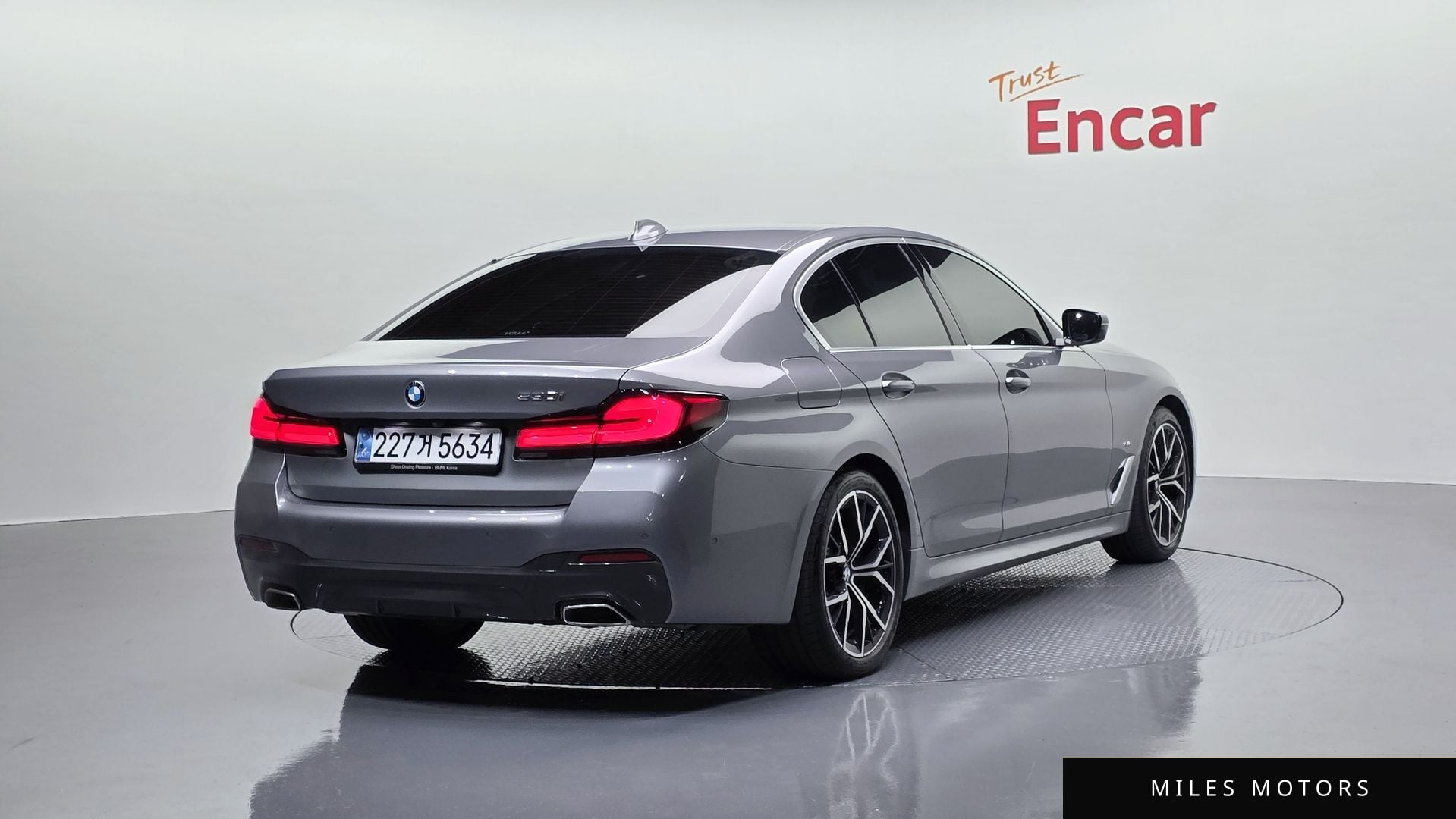 BMW 5 Series (G30) 2023 — миниатюра 2