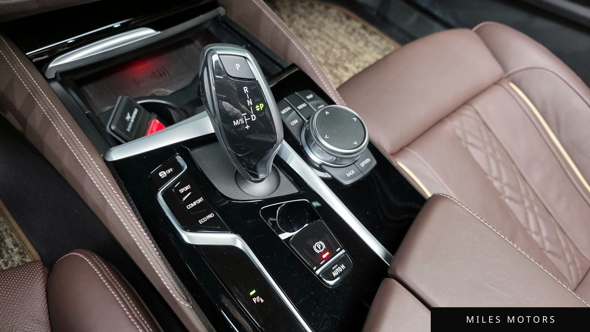 BMW 5 Series (G30) 2023 — миниатюра 9