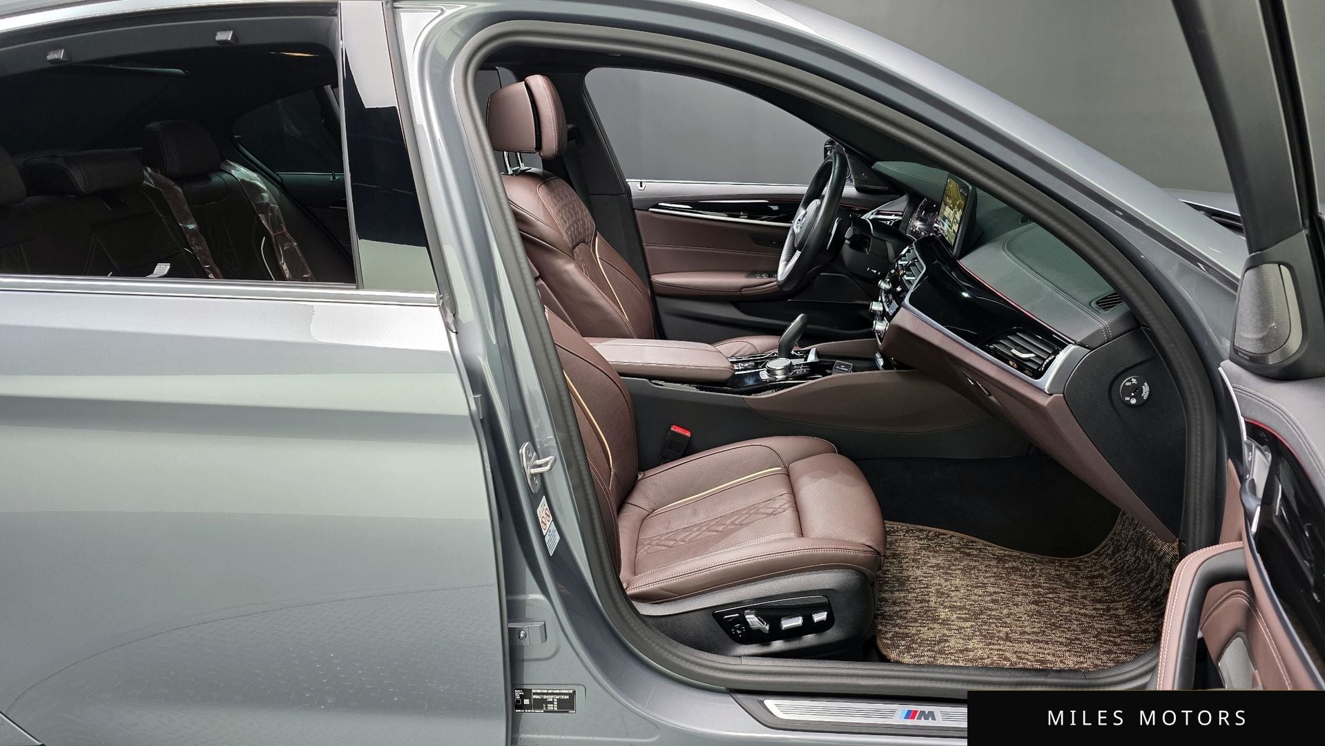 BMW 5 Series (G30) 2023 — миниатюра 10
