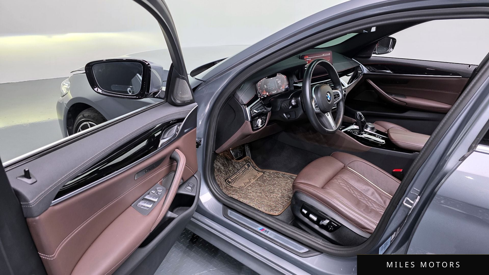 BMW 5 Series (G30) 2023 — миниатюра 11