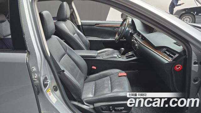 Лексус ES300h 2015 — миниатюра 10
