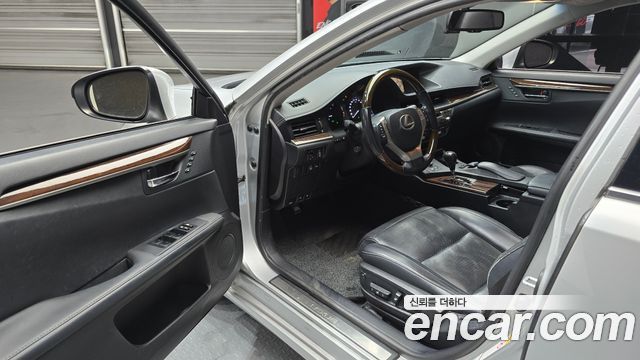 Лексус ES300h 2015 — миниатюра 11