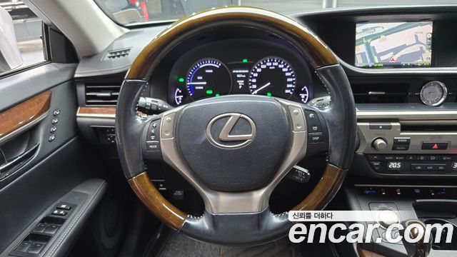 Лексус ES300h 2015 — миниатюра 14