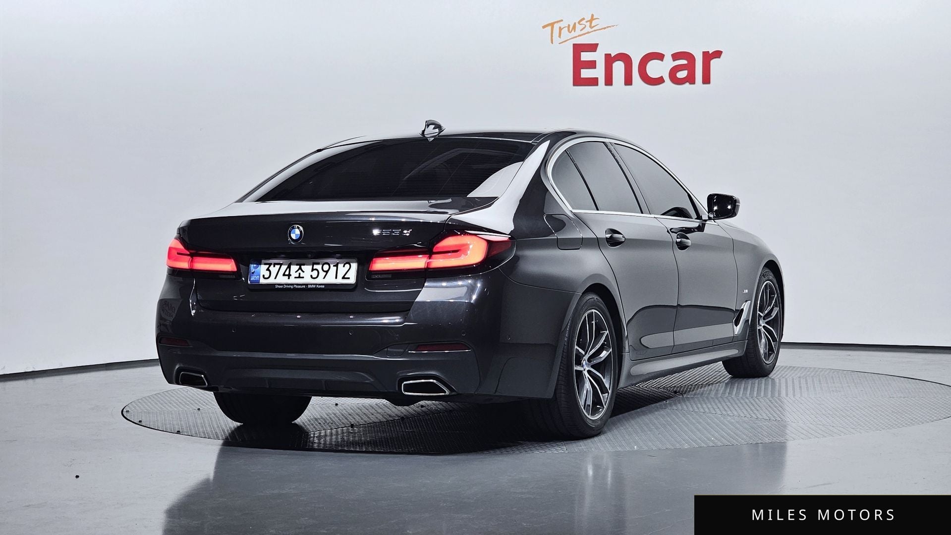 BMW 5 Series (G30) 2021 — миниатюра 2