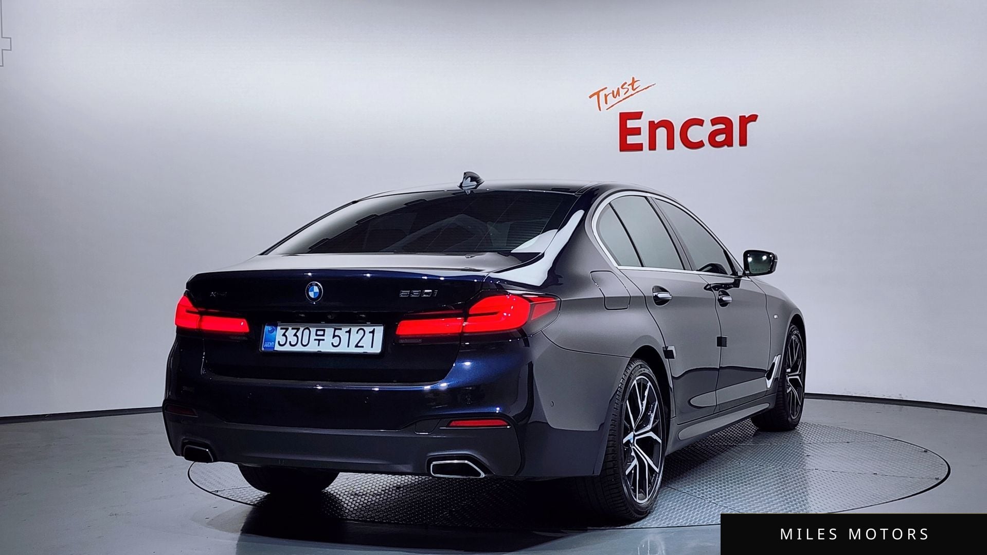 BMW 5 Series (G30) 2018 — миниатюра 2