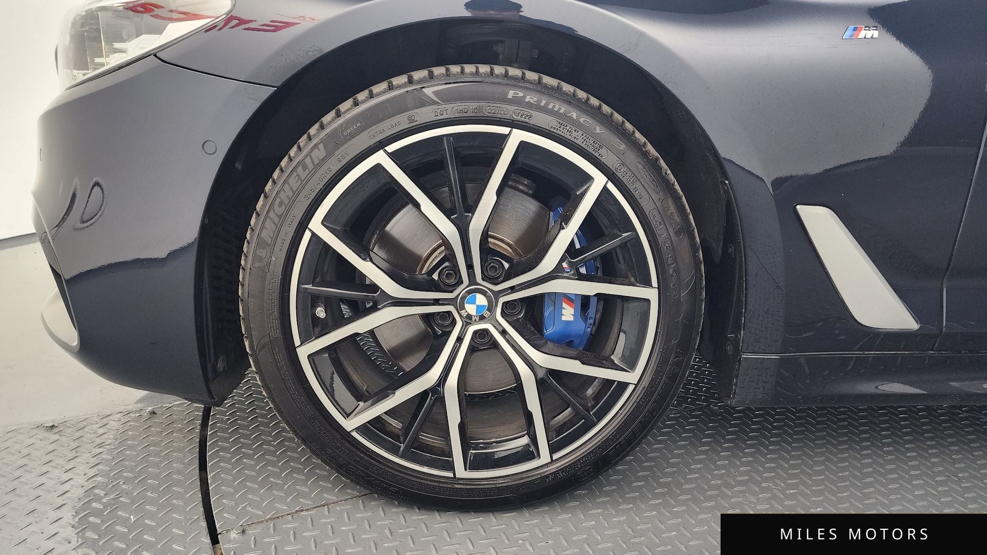 BMW 5 Series (G30) 2018 — миниатюра 5
