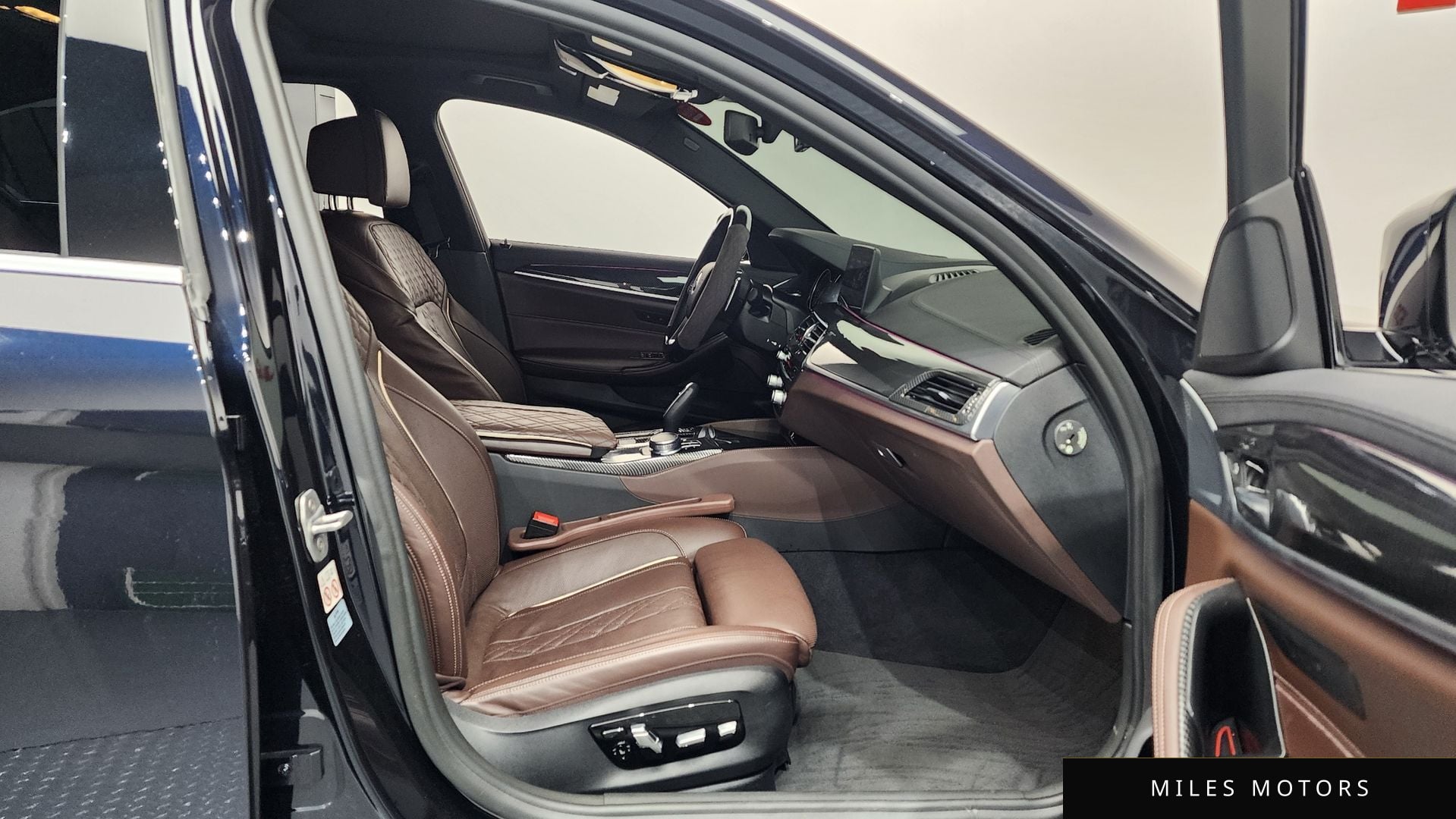 BMW 5 Series (G30) 2018 — миниатюра 11