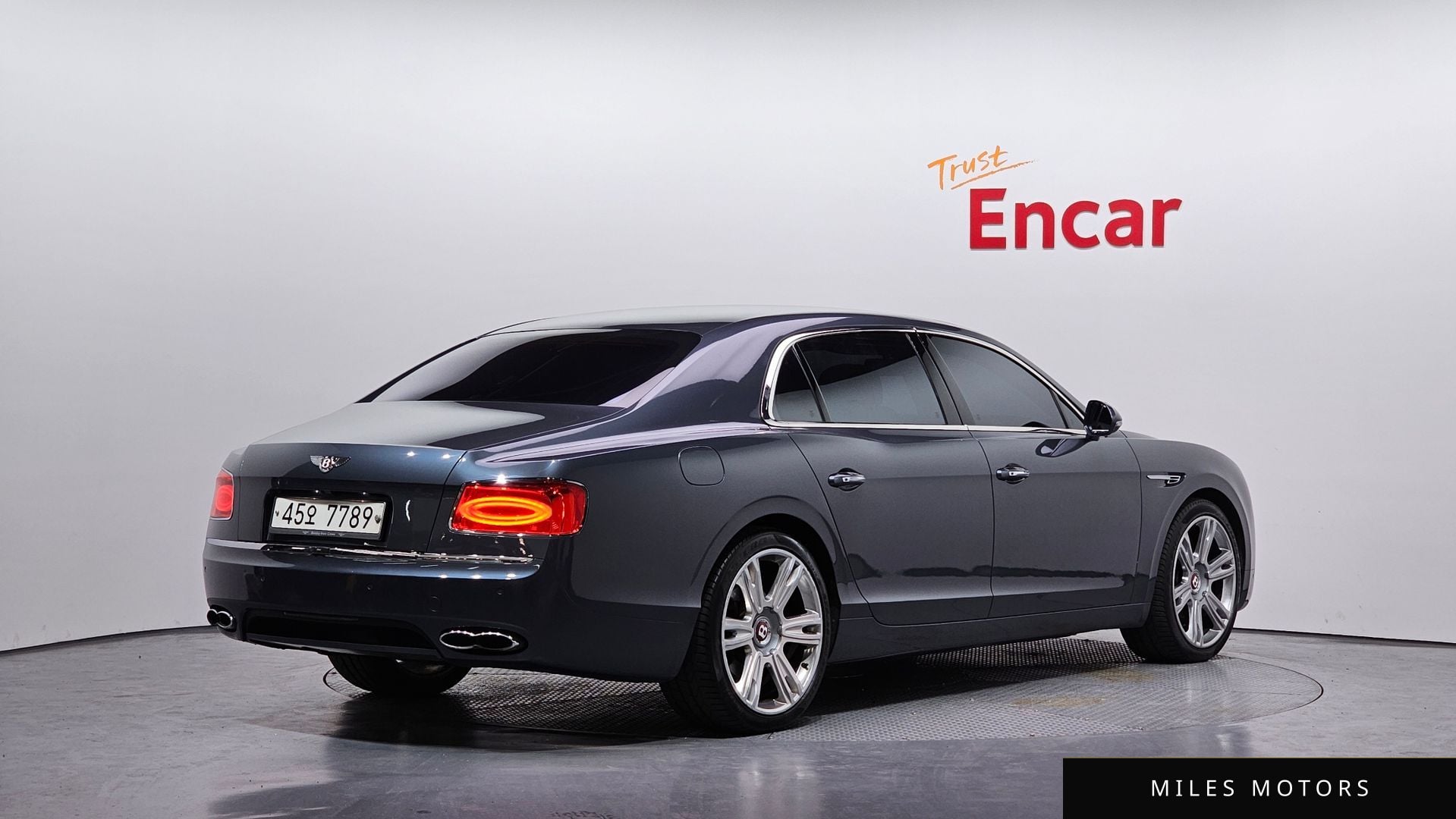 Bentley Flying Spur 2018 — миниатюра 2