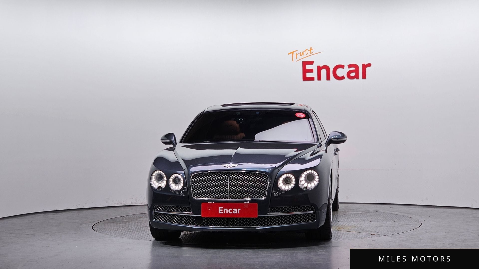 Bentley Flying Spur 2018 — миниатюра 3