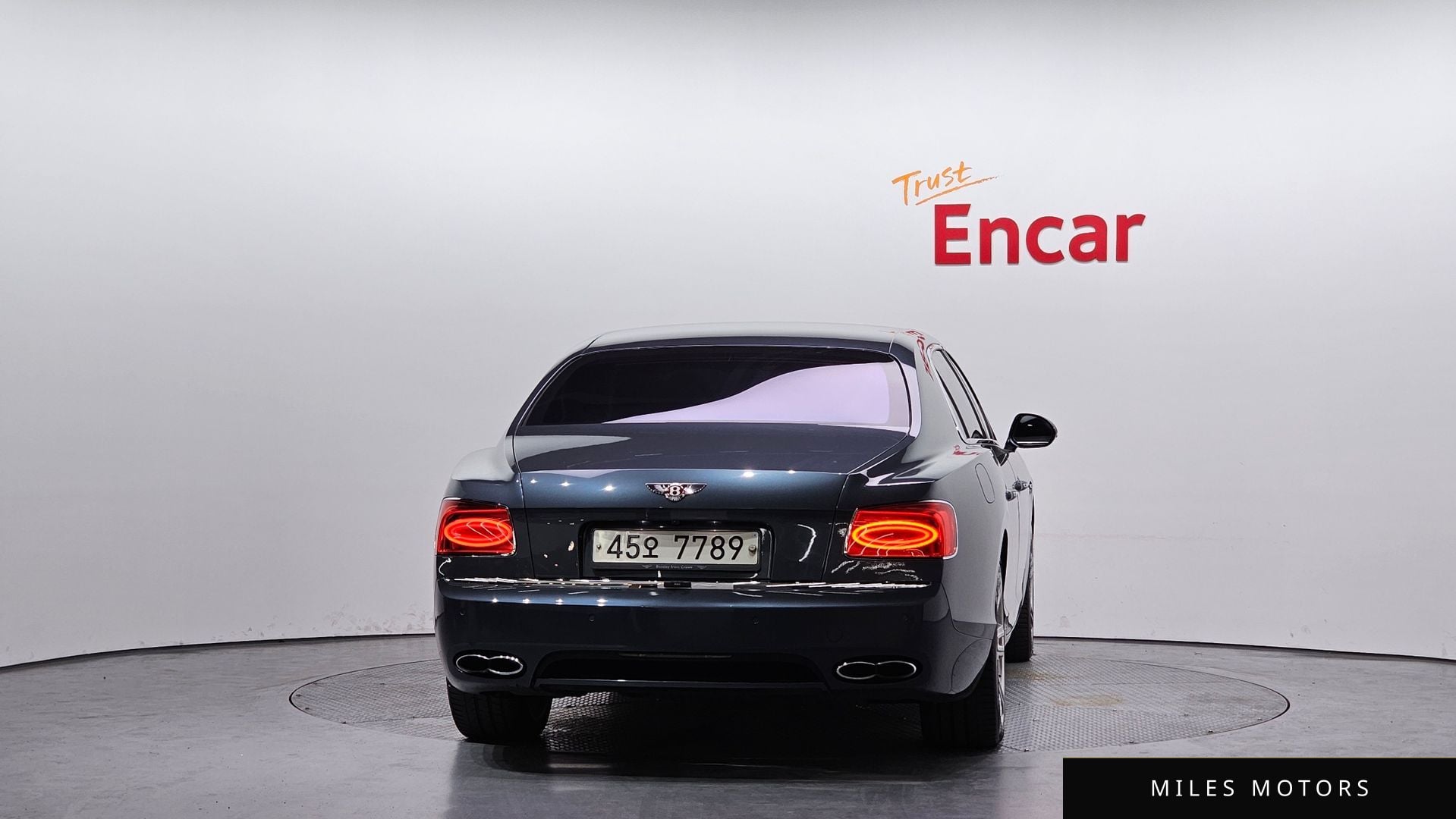 Bentley Flying Spur 2018 — миниатюра 4