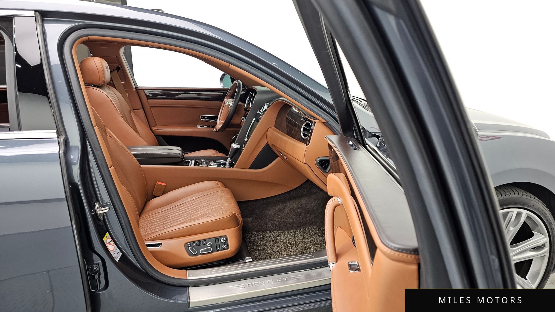 Bentley Flying Spur 2018 — миниатюра 11