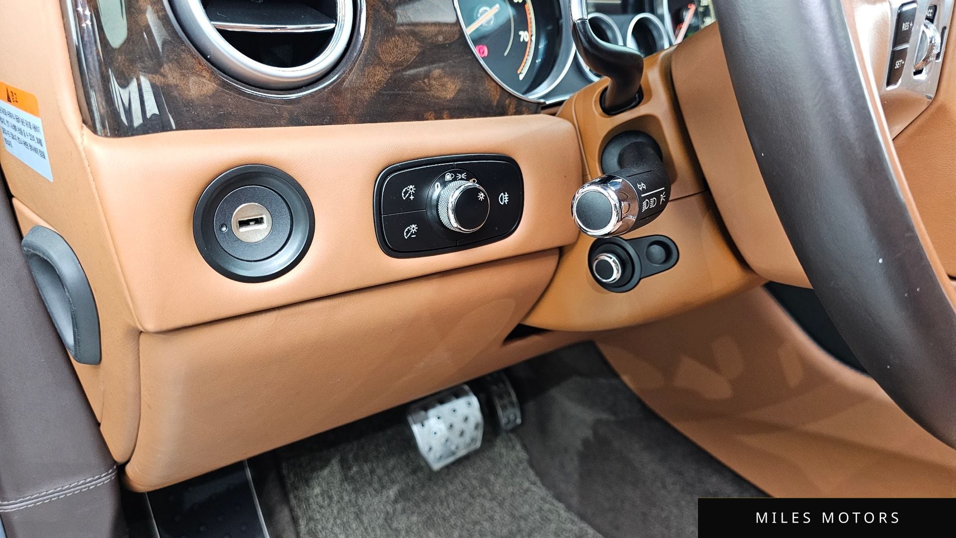 Bentley Flying Spur 2018 — миниатюра 13