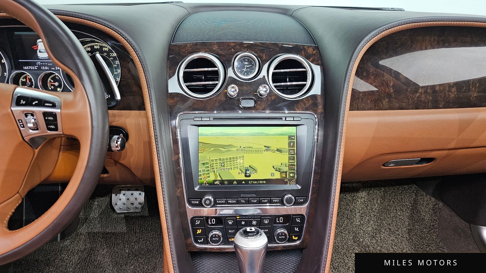 Bentley Flying Spur 2018 — миниатюра 15