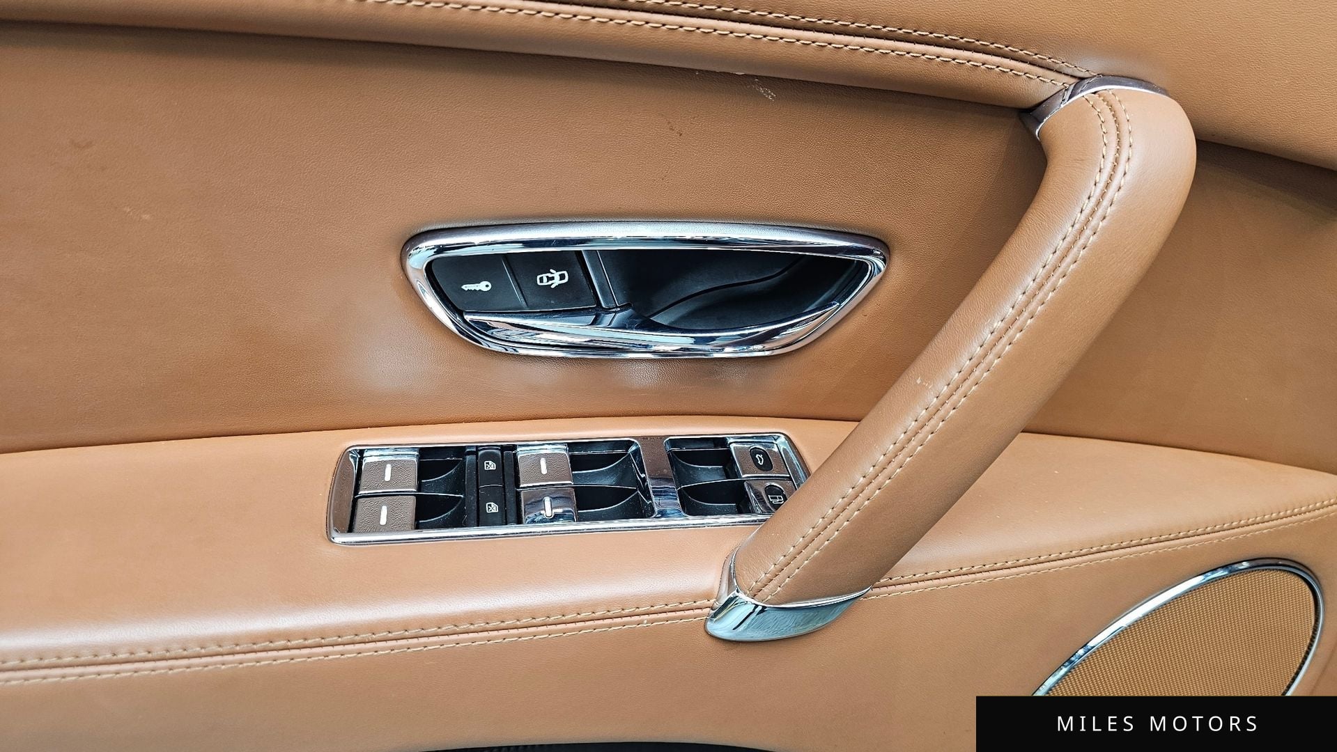 Bentley Flying Spur 2018 — миниатюра 17