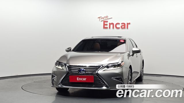 Лексус ES300h 2017 — миниатюра 3