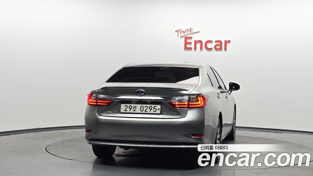 Лексус ES300h 2017 — миниатюра 4