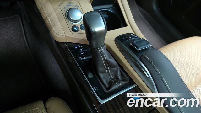 Лексус ES300h 2017 — миниатюра 9