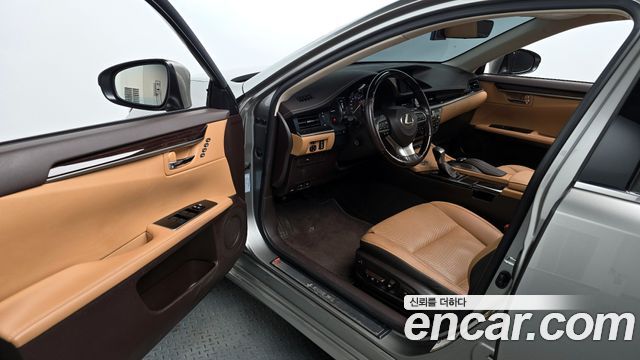Лексус ES300h 2017 — миниатюра 11