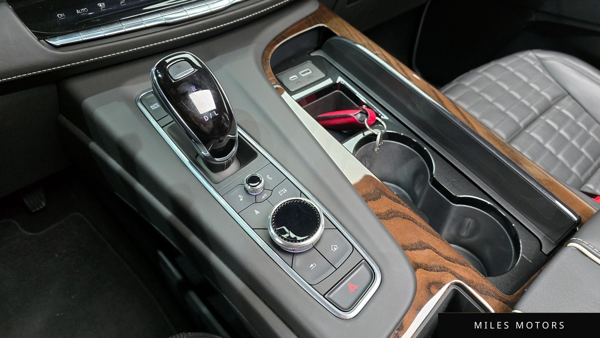 Cadillac 에스컬레이드 2023 — миниатюра 9