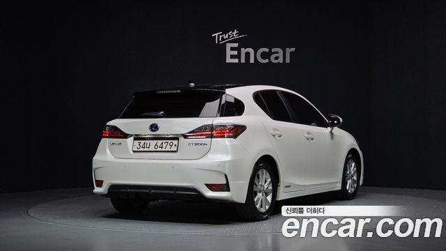 Лексус CT200h 2017 — миниатюра 2