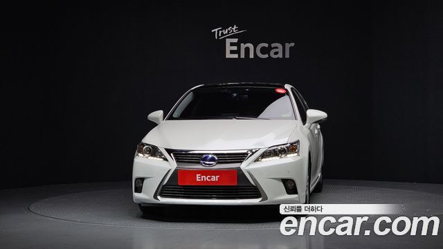 Лексус CT200h 2017 — миниатюра 3
