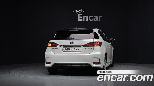 Лексус CT200h 2017 — миниатюра 4