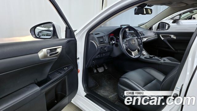 Лексус CT200h 2017 — миниатюра 10