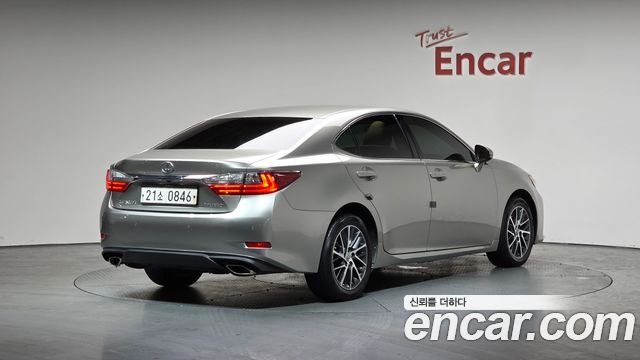 Лексус ES350 2016 — миниатюра 2