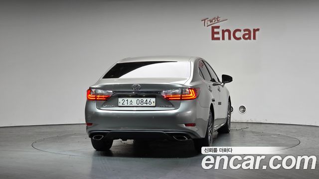 Лексус ES350 2016 — миниатюра 4