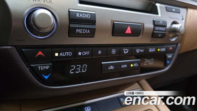 Лексус ES350 2016 — миниатюра 16