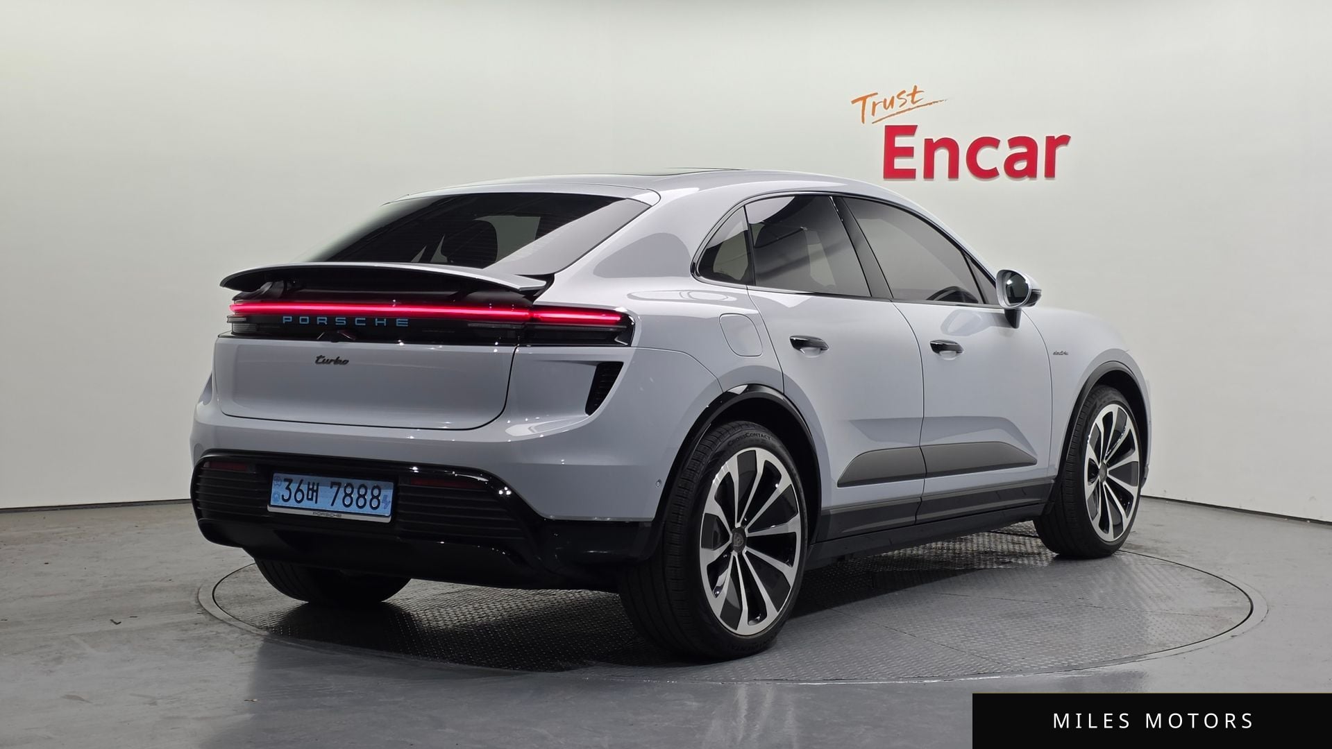 Porsche Macan 2025 — миниатюра 2