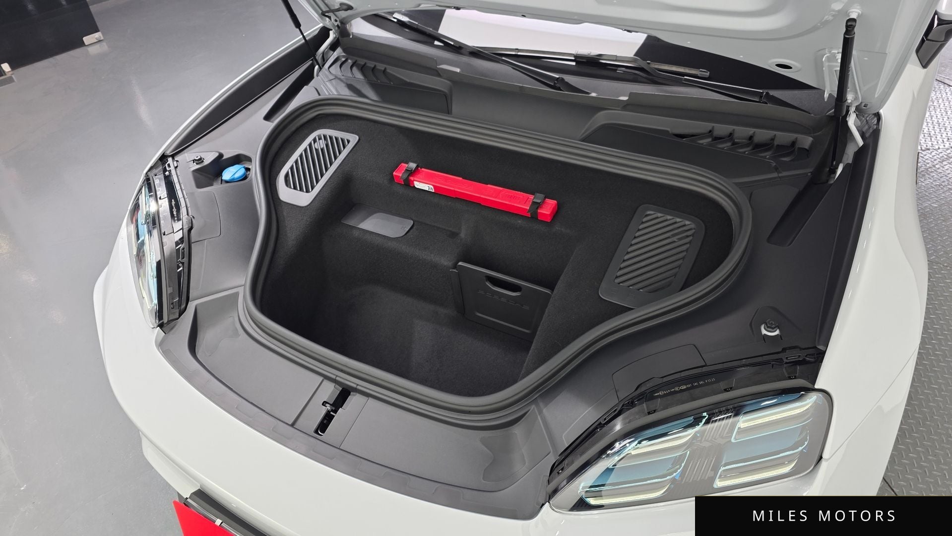 Porsche Macan 2025 — миниатюра 6