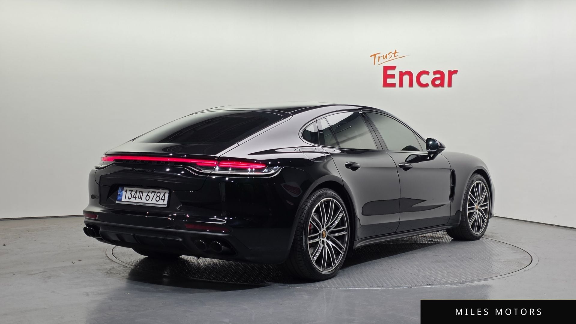 Porsche Panamera 2023 — миниатюра 2
