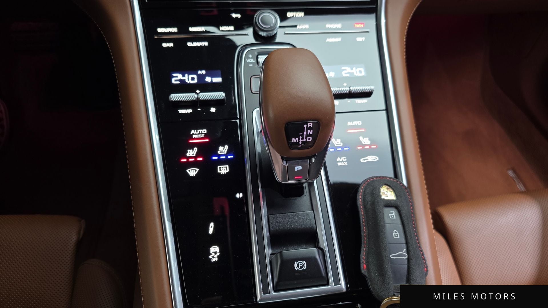 Porsche Panamera 2023 — миниатюра 9