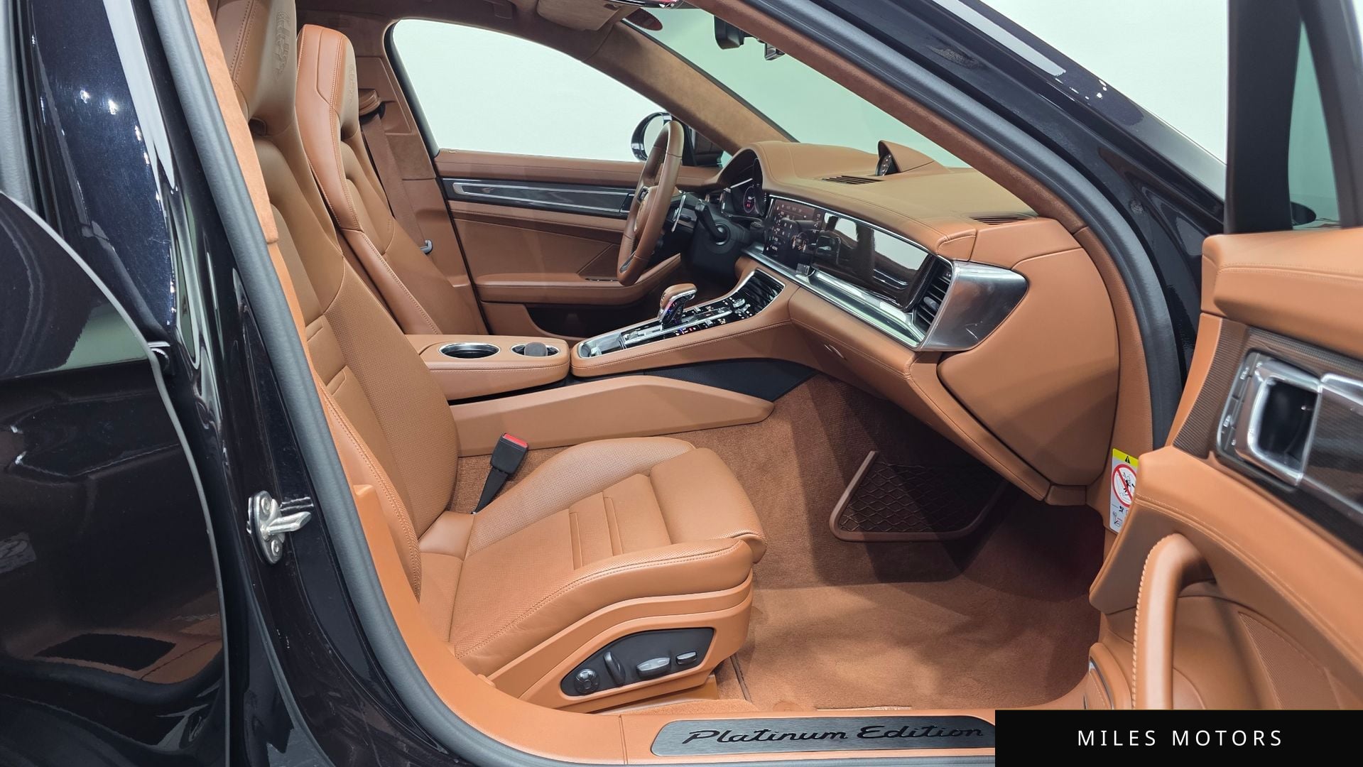 Porsche Panamera 2023 — миниатюра 10
