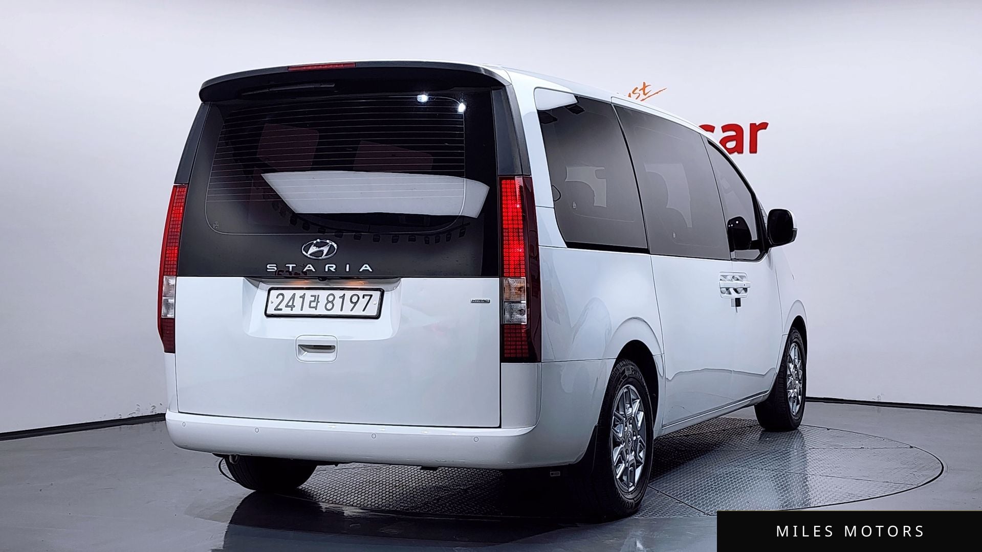 Hyundai Staria 2023 — миниатюра 2